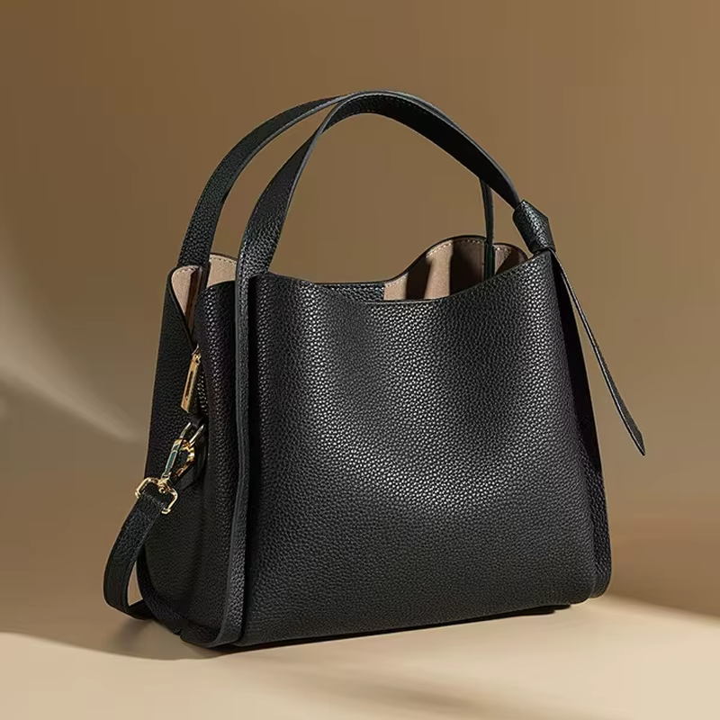Bolsa Feminina Tote Média Minimalista em Couro