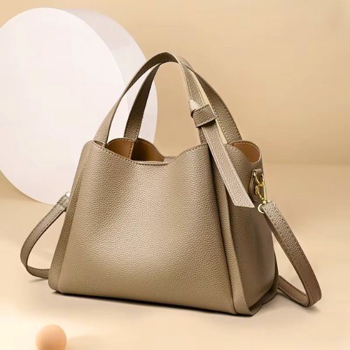 Bolsa Feminina Tote Média Minimalista em Couro