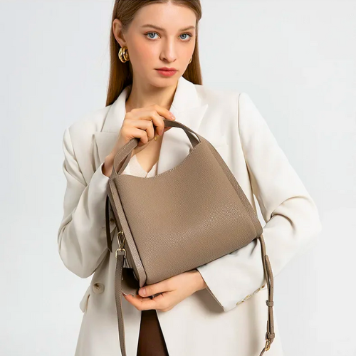 Bolsa Feminina Tote Média Minimalista em Couro