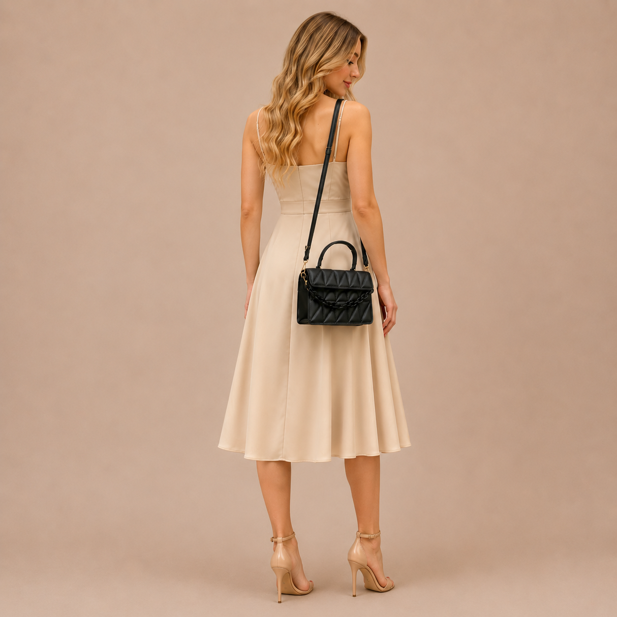 Bolsa Feminina Tiracolo Pequena Matelassê em Couro Elegance