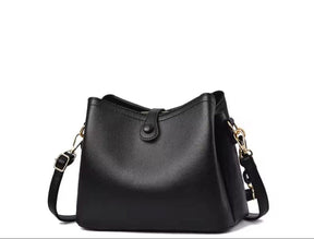 Bolsa Feminina Hobo média em Couro Minimalista