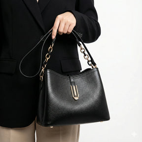 Bolsa Feminina Hobo média em Couro Minimalista