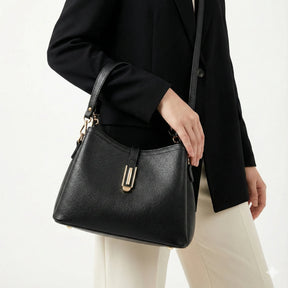 Bolsa Feminina Hobo média em Couro Minimalista