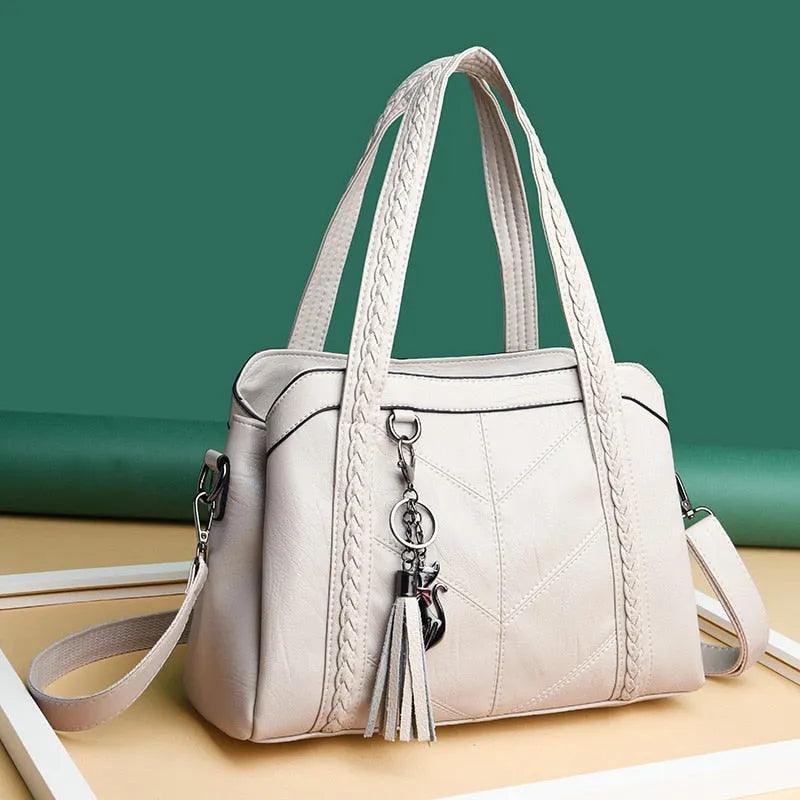 Bolsa Feminina Tiracolo Média em Couro Elegance