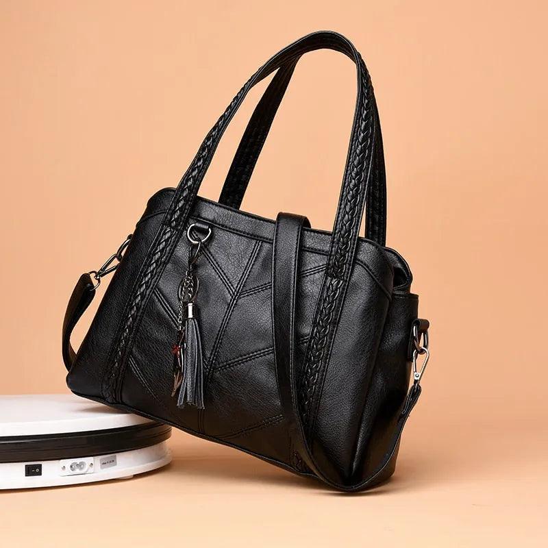 Bolsa Feminina Tiracolo Média em Couro Elegance