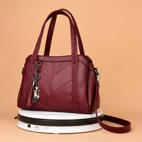 Bolsa Feminina Tiracolo Média em Couro Elegance
