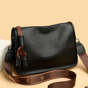 Bolsa Feminina Tiracolo Pequena em Couro Soft Premium