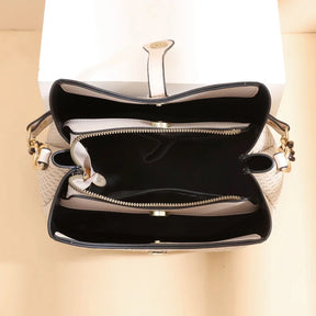 Bolsa Feminina Hobo Média em Couro Monograma