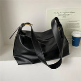 Bolsa Feminina Hobo Grande em Couro Amelinda