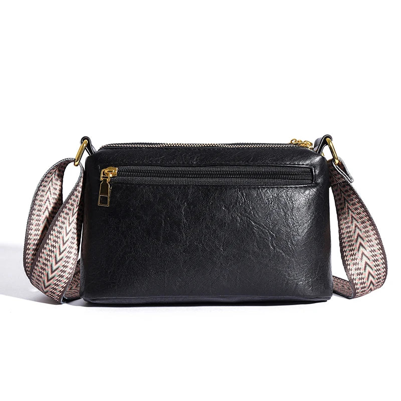 Bolsa Feminina Tiracolo Pequena em Couro Ravena