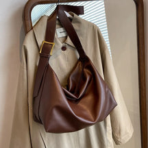 Bolsa Feminina Hobo Grande em Couro Amelinda