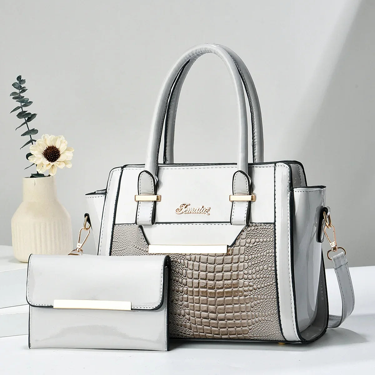 Bolsa Feminina Tote média em Couro Legítimo Andrea