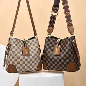 Bolsa Feminina Hobo Pequena em Couro Estampada