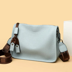 Bolsa Feminina Tiracolo Pequena em Couro Soft Premium