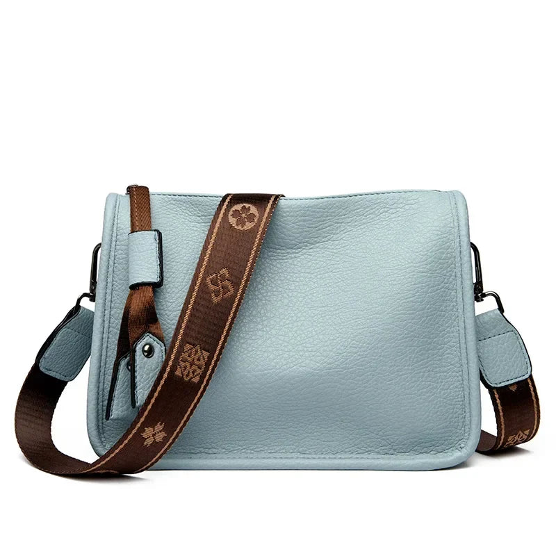 Bolsa Feminina Tiracolo Pequena em Couro Soft Premium