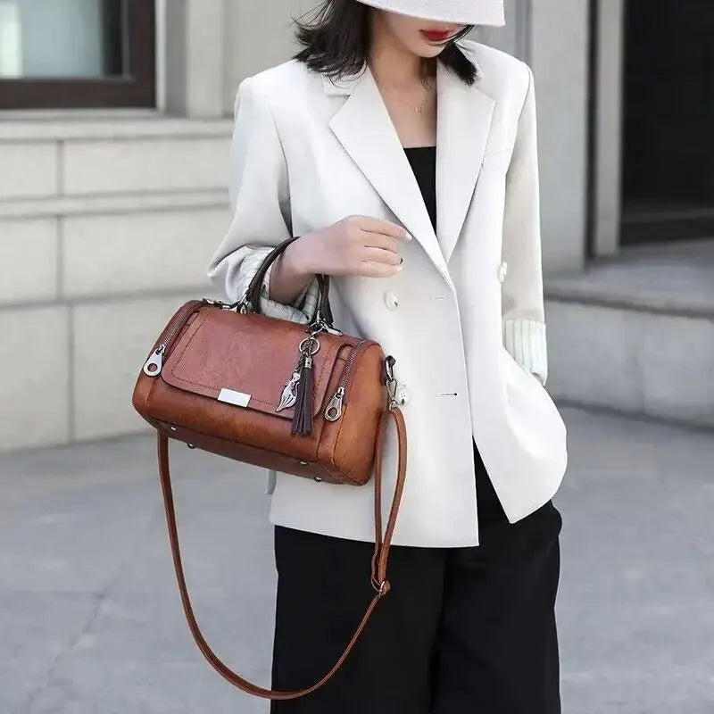 Bolsa Feminina Tiracolo Média em Couro Tina