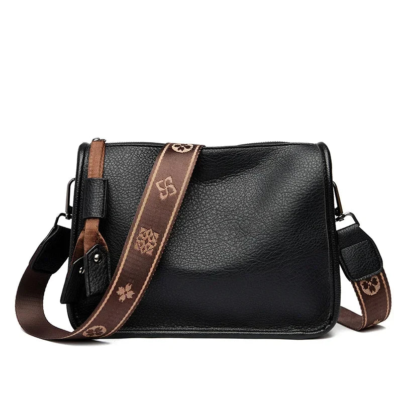 Bolsa Feminina Tiracolo Pequena em Couro Soft Premium