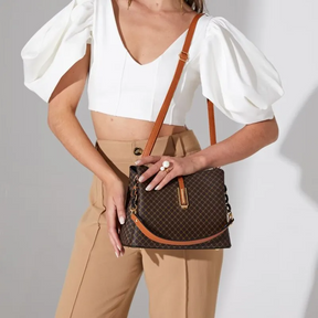 Bolsa Feminina Hobo Média em Couro Monograma