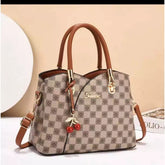 Bolsa Feminina Tiracolo Média em Couro Estampada
