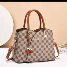 Bolsa Feminina Tiracolo Média em Couro Estampada