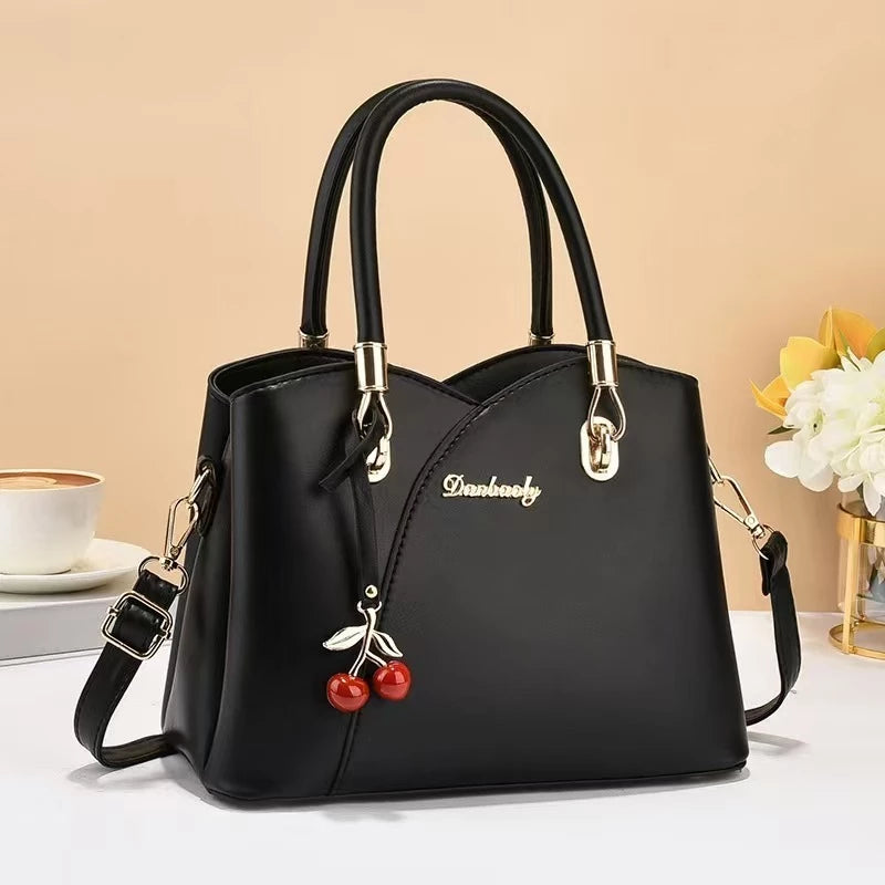 Bolsa Feminina Tiracolo Média em Couro Estampada
