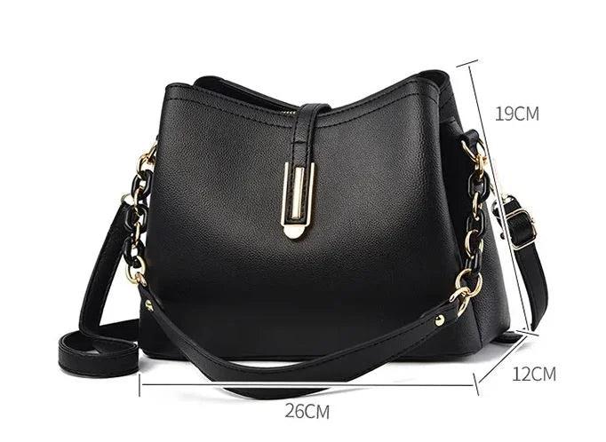 Bolsa Feminina Hobo média em Couro Minimalista