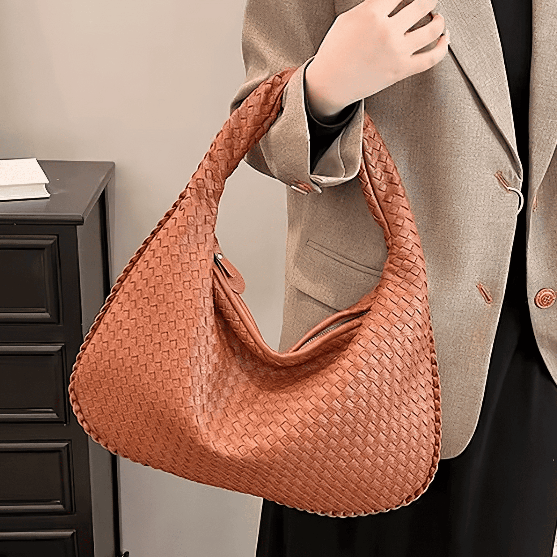 Bolsa Feminina Hobo Grande em Couro Trançada Tessália