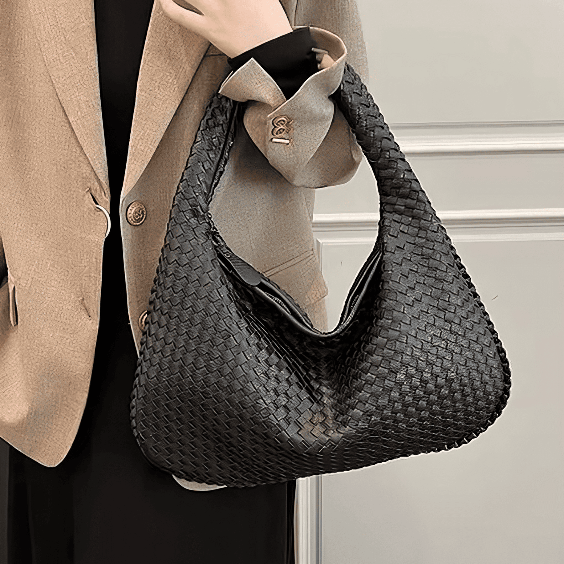 Bolsa Feminina Hobo Grande em Couro Trançada Tessália